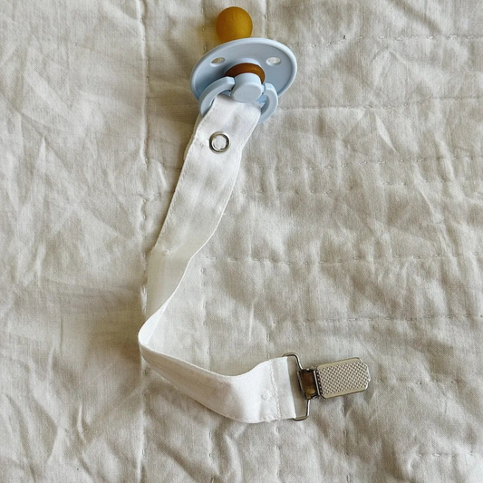 Pacifier clip white dot