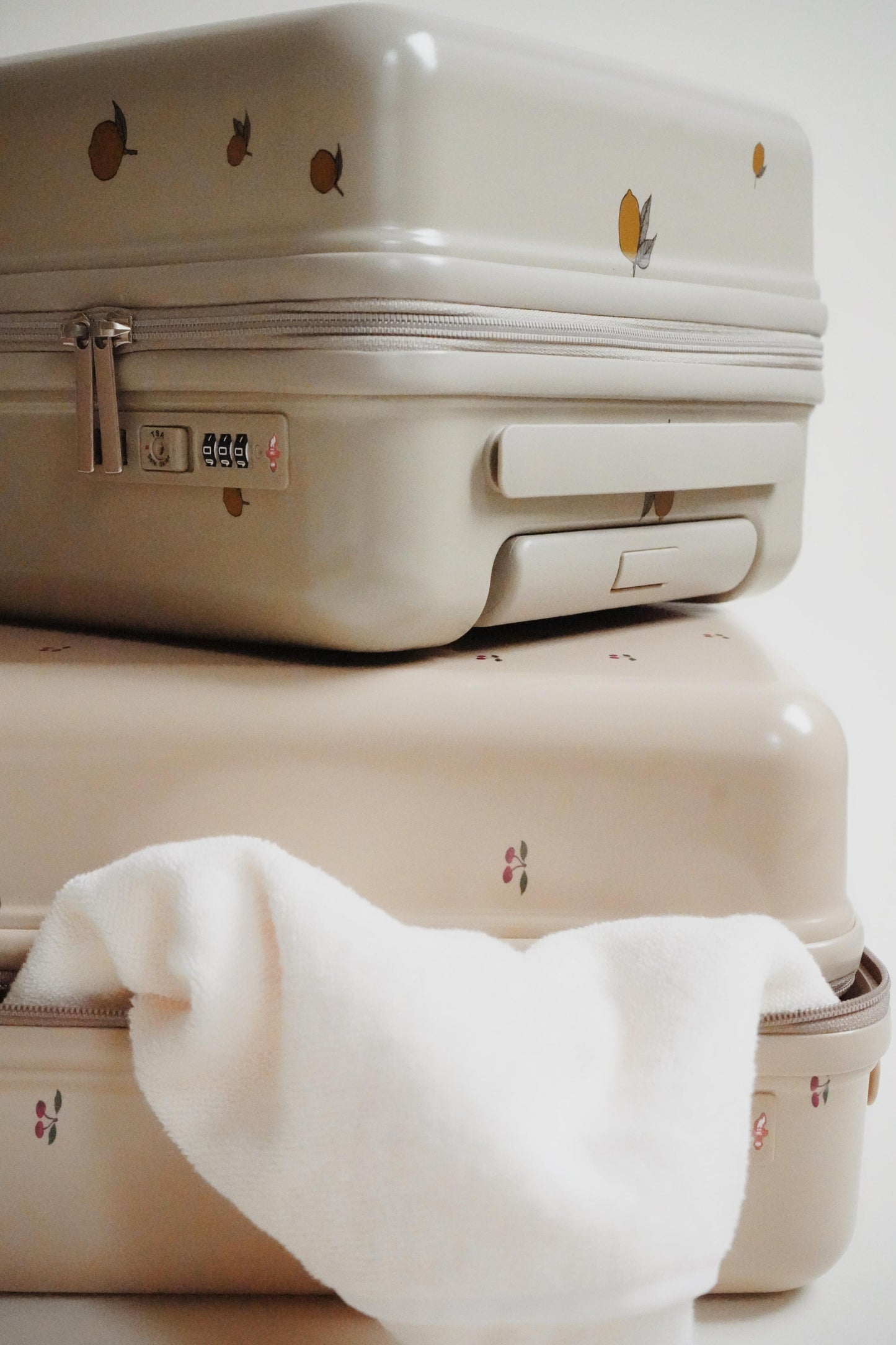 TRAVEL SUITCASE - Cherry