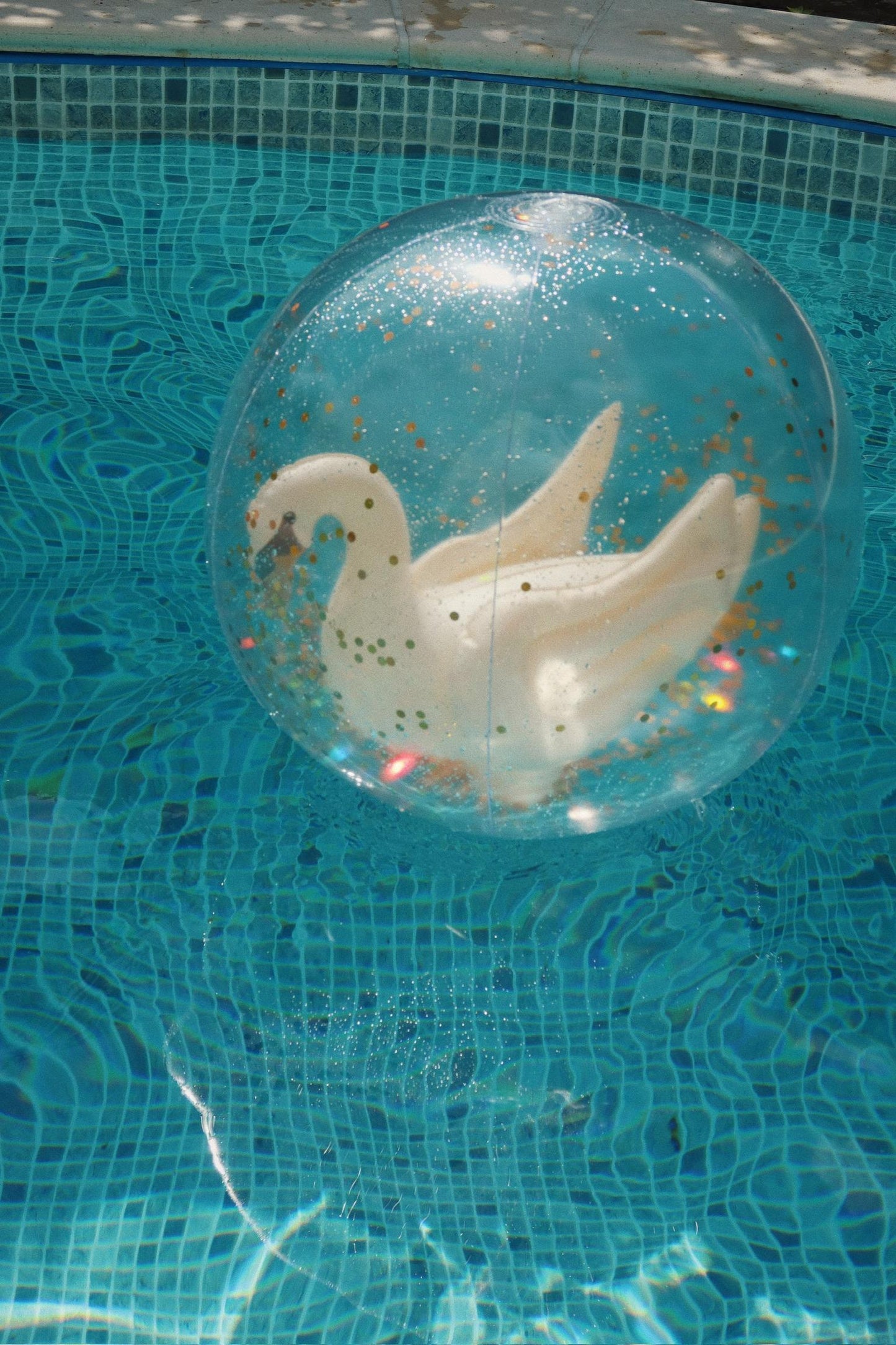 SWAN BEACH BALL