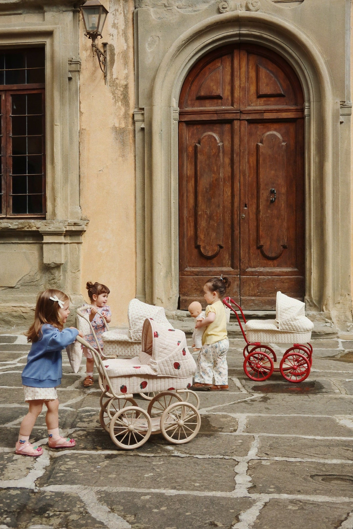 MINNIE TULLE DOLL PRAM