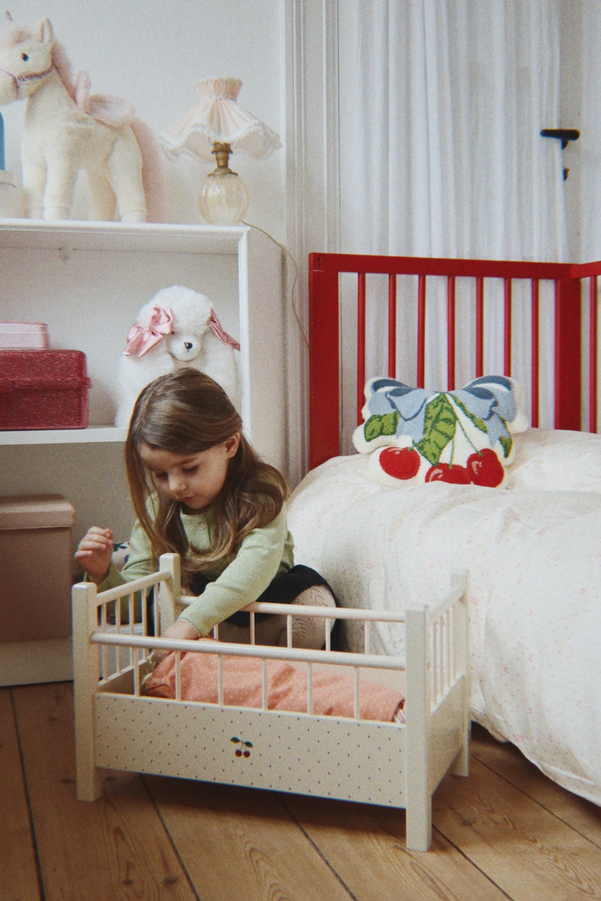 DOLL BED