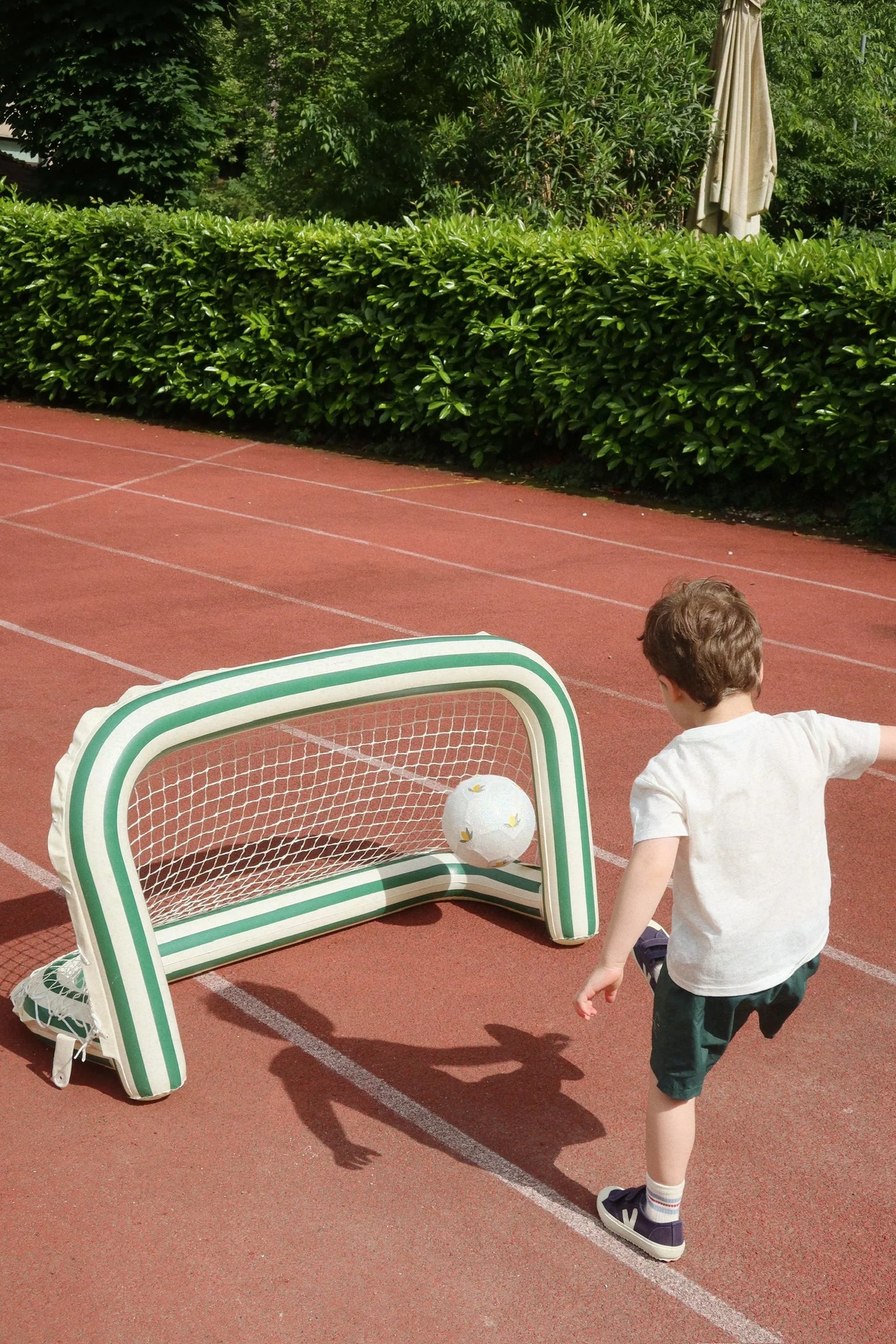 INFLATABLE GOAL WITH BALL
