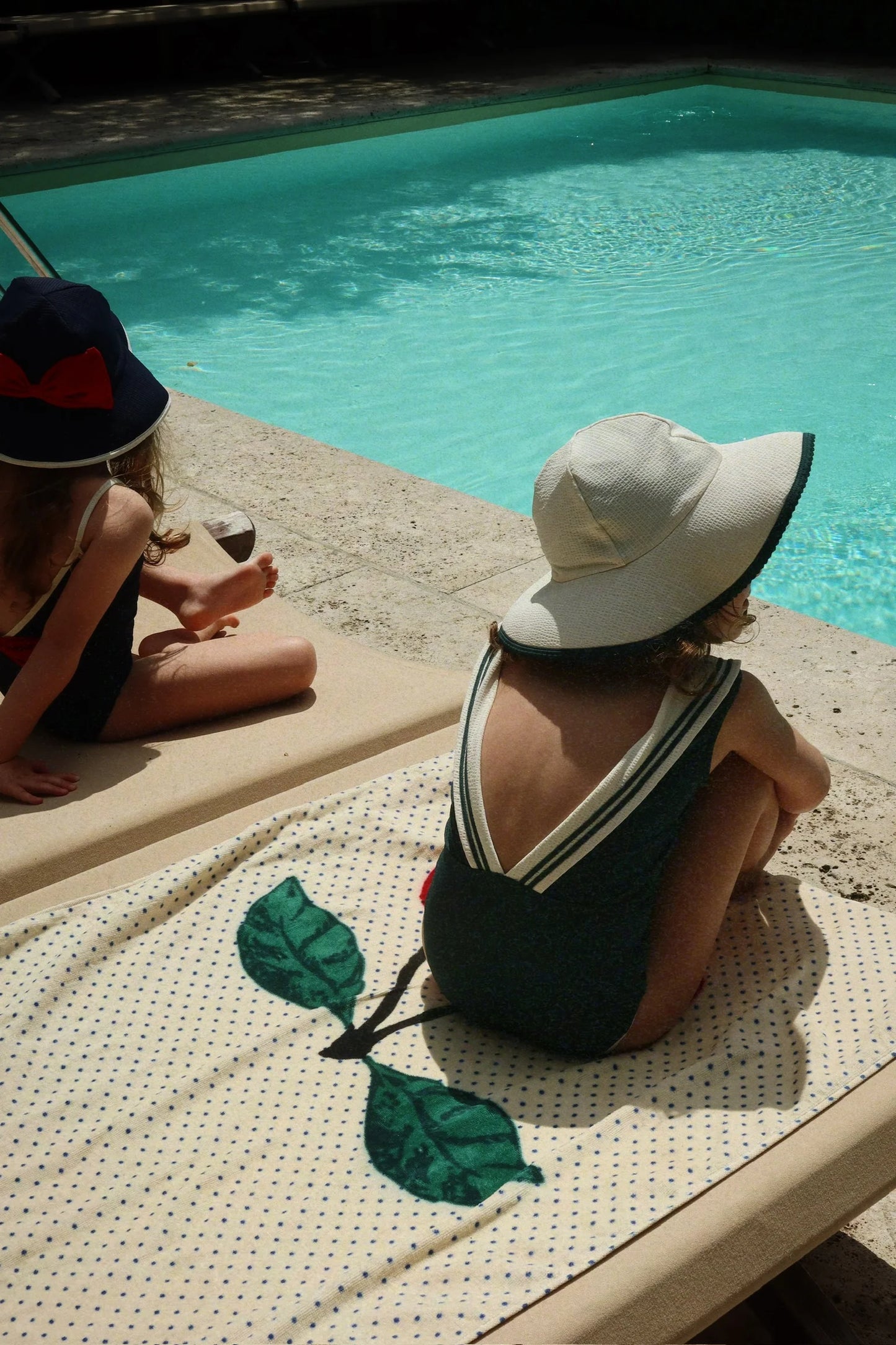 BEACH TOWELS - Estate Dot