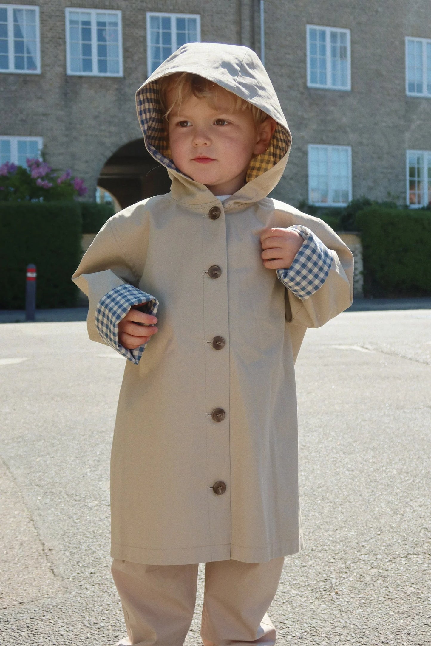 TRENCHY COAT