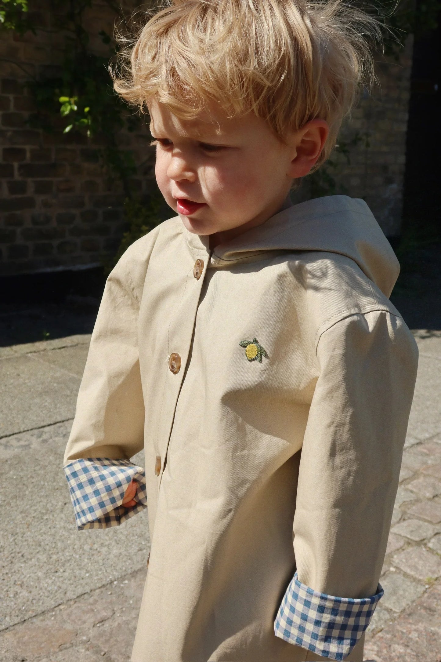 TRENCHY COAT