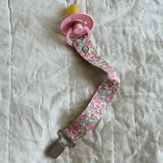 Pacifier clip pink betsy
